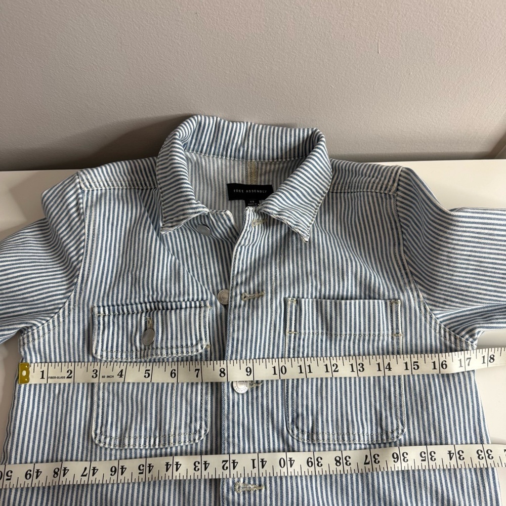 Free Assembly Women’s Barn Jacket Blue White Striped Denim XS - Picture 8 of 8